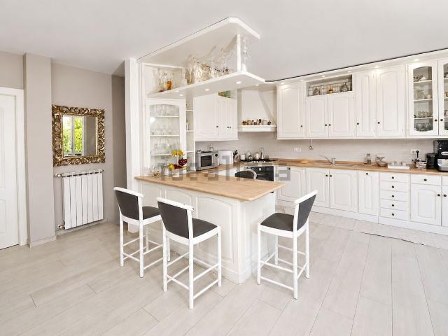 Villetta bifamiliare in vendita di 250 m² in Via Vallette