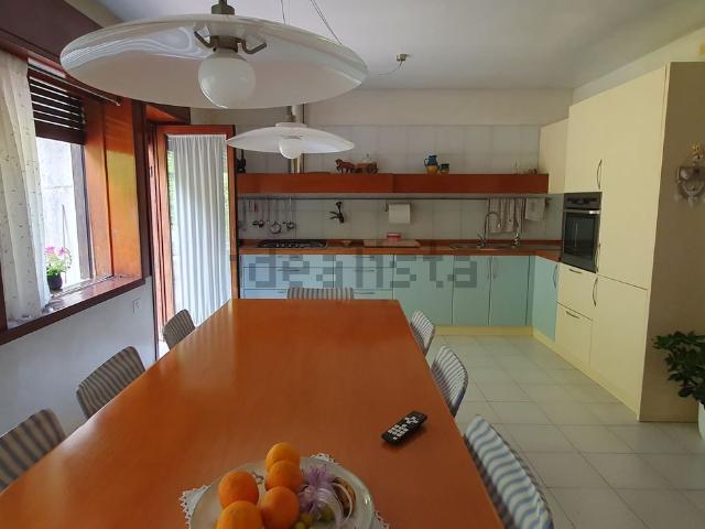 Villetta bifamiliare in vendita di 250 m² in Via Venezia