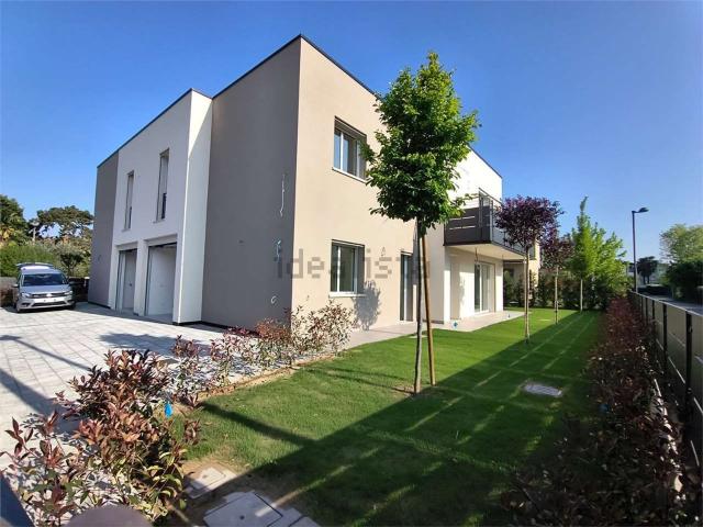 Villetta bifamiliare in vendita di 250 m² in Via Vigonovese, 43