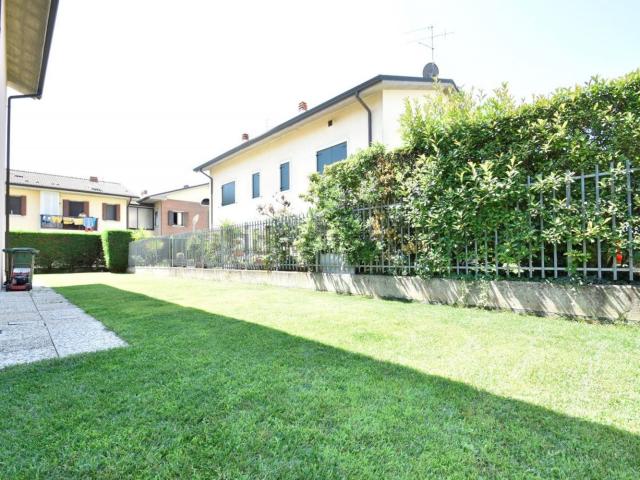 Villetta bifamiliare in vendita di 250 m² in Via Vittorio Alfieri, 3