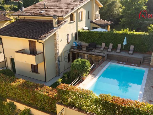 Villetta bifamiliare in vendita di 250 m² in Via XXVII Aprile 1859