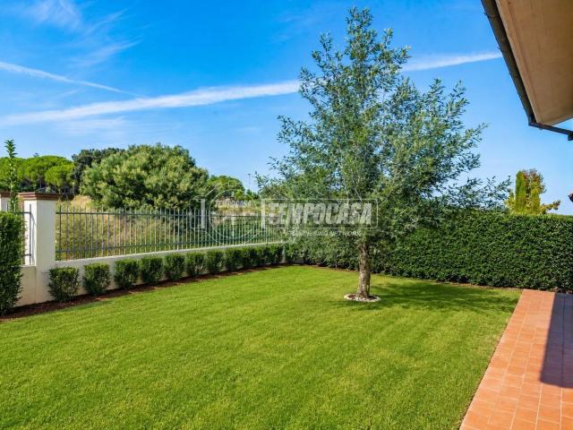 Villetta bifamiliare in vendita di 250 m² in Via Alcide de Gasperi