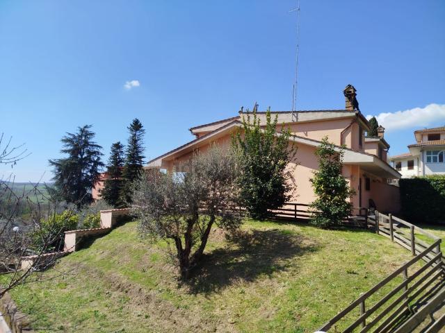 Villetta bifamiliare in vendita di 250 m² in Via Aldo Moro, 9