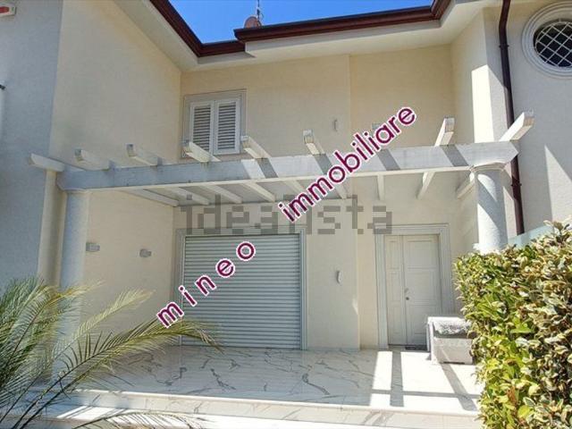 Villetta bifamiliare in vendita di 250 m² in Via Alessandro Manzoni, 2