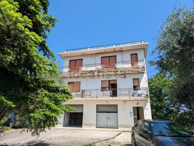 Villetta bifamiliare in vendita di 250 m² in Via Alessandro Manzoni