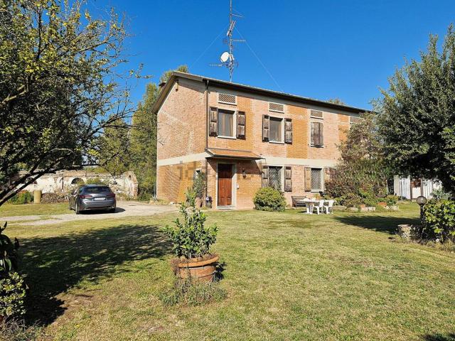 Villetta bifamiliare in vendita di 250 m² in Via Amedeo Zanini, 9