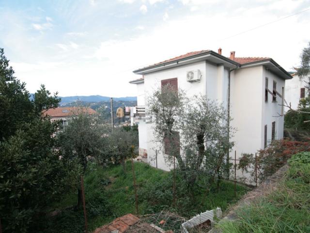 Villetta bifamiliare in vendita di 250 m² in Via Amerigo Vespucci