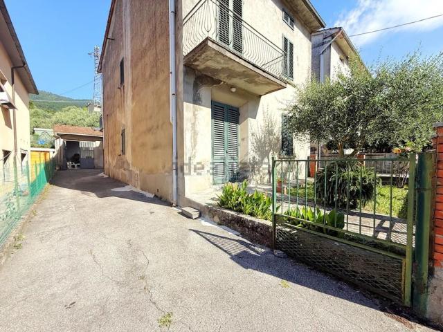 Villetta bifamiliare in vendita di 250 m² in Via Antonio Gramsci, 265