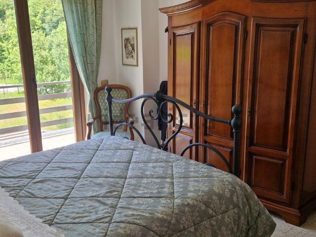 Villetta bifamiliare in vendita di 250 m² in Via Aquila, 71