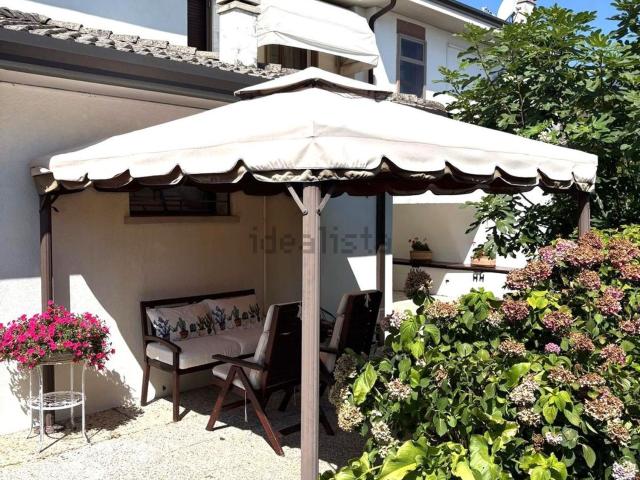 Villetta bifamiliare in vendita di 250 m² in Via Arturo Toscanini