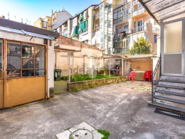 Villetta bifamiliare in vendita di 250 m² in Via Borgomanero, 65