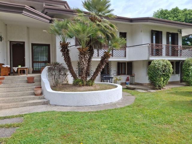 Villetta bifamiliare in vendita di 250 m² in Via Ca&apos  Sagredo, 10