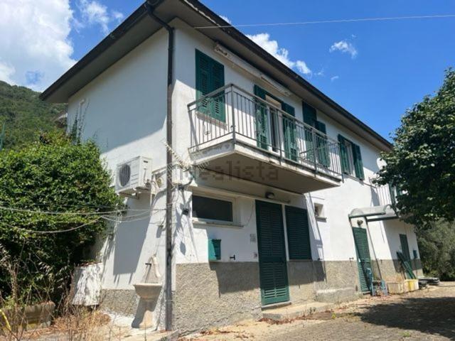 Villetta bifamiliare in vendita di 250 m² in Via Campomarzio