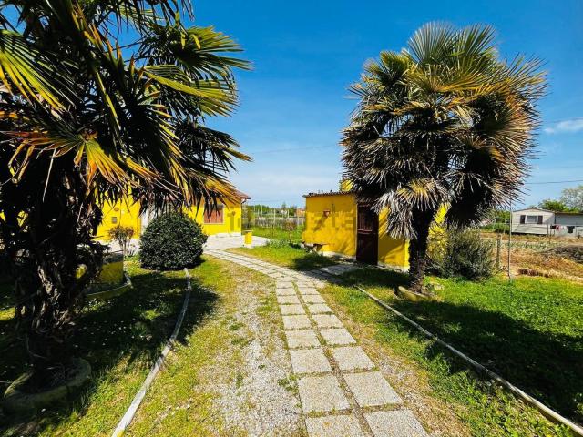 Villetta bifamiliare in vendita di 250 m² in Via Canal Bianco, 63