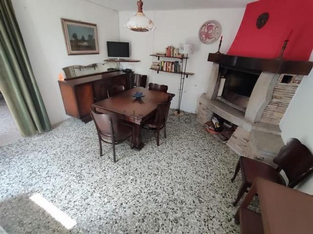 Villetta bifamiliare in vendita di 250 m² in Via Capitello