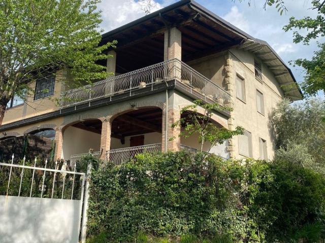 Villetta bifamiliare in vendita di 250 m² in Via Castellazzo