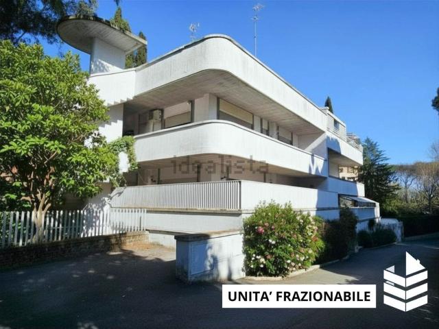 Villetta bifamiliare in vendita di 250 m² in Via Cassia, 571
