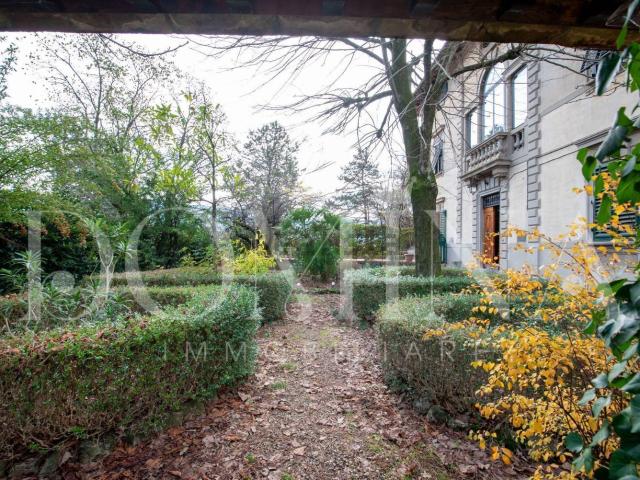 Villetta bifamiliare in vendita di 250 m² in Via Colognolese, 36