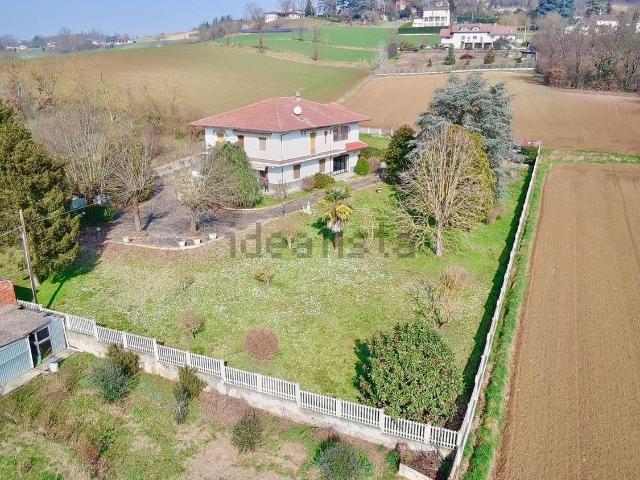 Villetta bifamiliare in vendita di 250 m² in Via Costanza, 25
