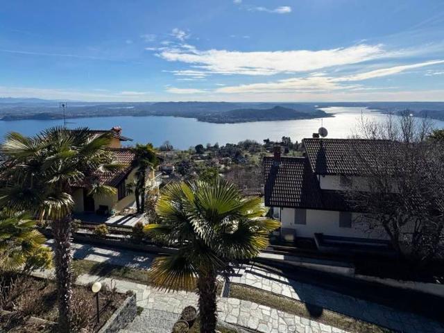 Villetta bifamiliare in vendita di 250 m² in Via Crose