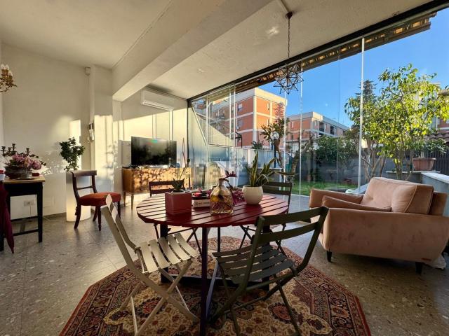 Villetta bifamiliare in vendita di 250 m² in Via dei Genieri