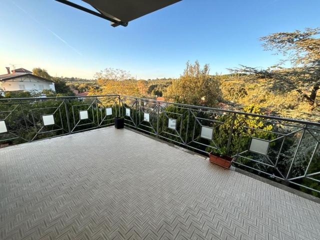 Villetta bifamiliare in vendita di 250 m² in Via della Valle Benedetta, 111