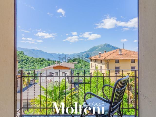 Villetta bifamiliare in vendita di 250 m² in Via della Pace, 1