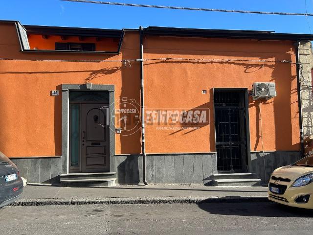 Villetta bifamiliare in vendita di 250 m² in Via Duca Degli Abruzzi