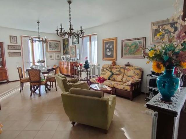 Villetta bifamiliare in vendita di 250 m² in Via E. Gervasi, 6