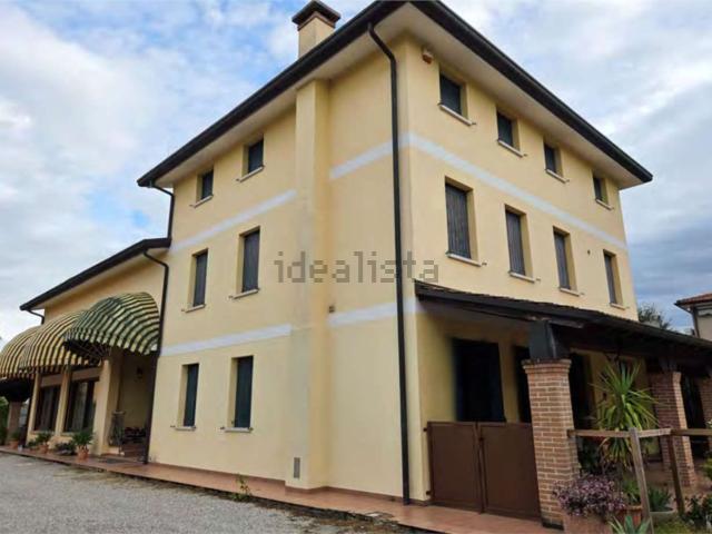 Villetta bifamiliare in vendita di 250 m² in Via Ernesto Breda