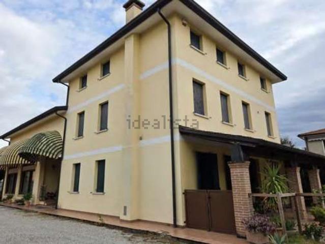 Villetta bifamiliare in vendita di 250 m² in Via Ernesto Breda