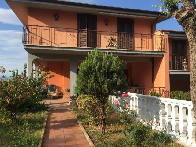 Villetta bifamiliare in vendita di 250 m² in Via Gaspare Spontini, 21