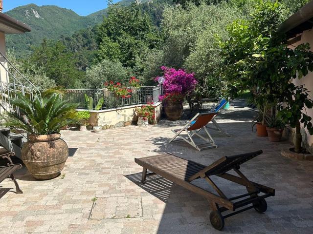 Villetta bifamiliare in vendita di 250 m² in Via Gasparo Venturini, 15