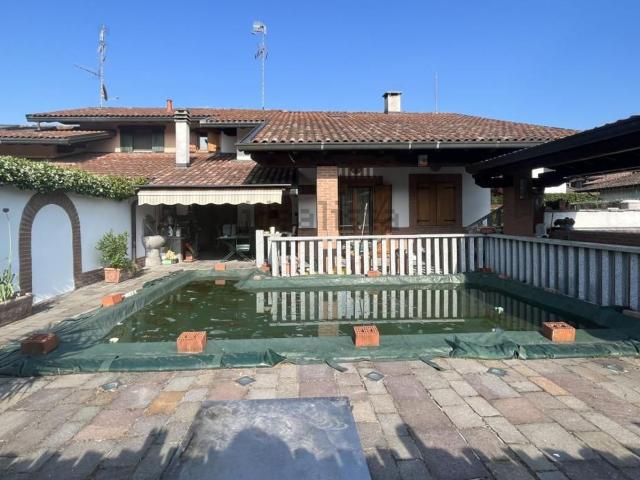 Villetta bifamiliare in vendita di 250 m² in Via germania
