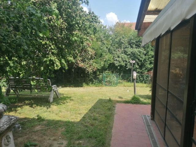 Villetta bifamiliare in vendita di 250 m² in Via Giovanni Falcone, 5