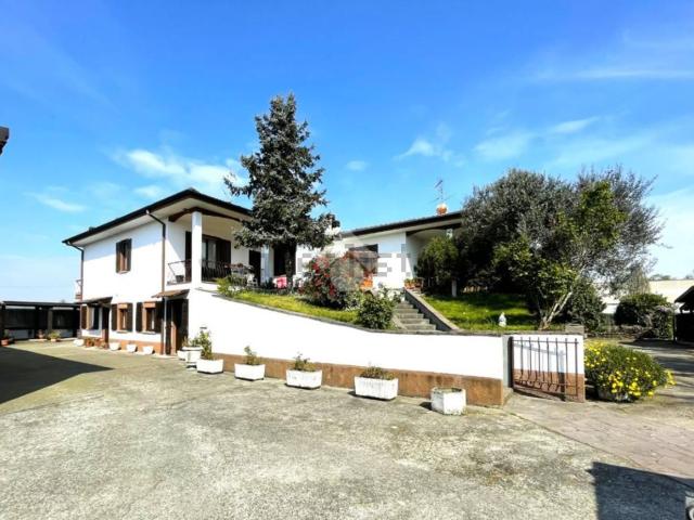 Villetta bifamiliare in vendita di 250 m² in Via Giacomo Brodolini, 5