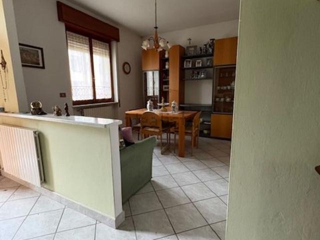 Villetta bifamiliare in vendita di 250 m² in Via Guerralunga