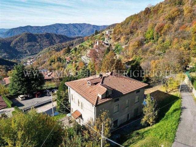 Villetta bifamiliare in vendita di 250 m² in Via I Maggio, 2