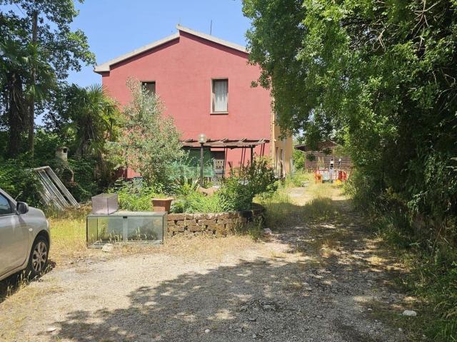 Villetta bifamiliare in vendita di 250 m² in Via Ippocrate