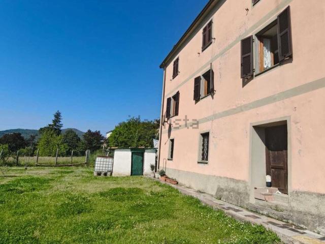 Villetta bifamiliare in vendita di 250 m² in Via Liana Rispoli