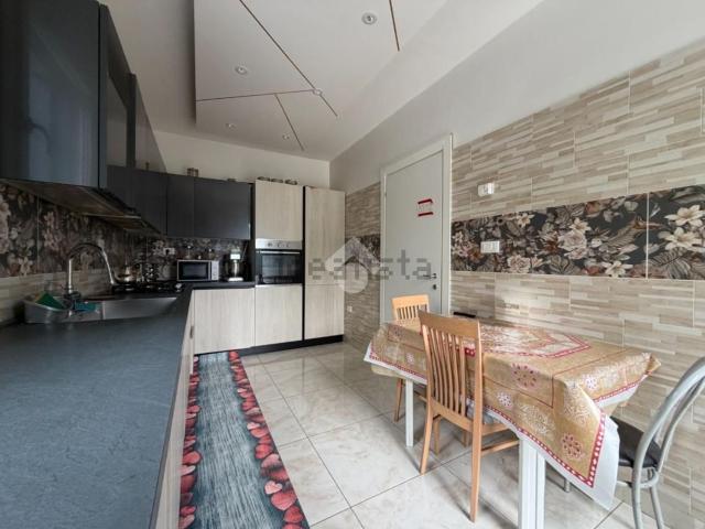 Villetta bifamiliare in vendita di 250 m² in Via Livel, 146