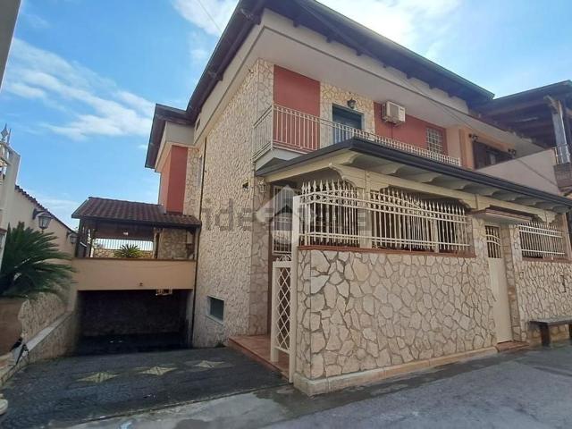 Villetta bifamiliare in vendita di 250 m² in Via Majorana, 3