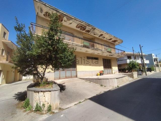 Villetta bifamiliare in vendita di 250 m² in Via Malta, 51