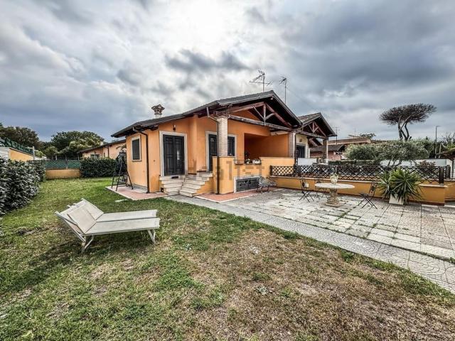 Villetta bifamiliare in vendita di 250 m² in Via Merano