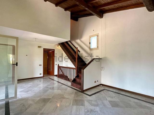 Villetta bifamiliare in vendita di 250 m² in Via Michele Lessona, 24