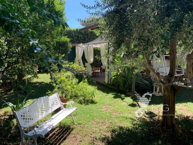Villetta bifamiliare in vendita di 250 m² in Via napoli