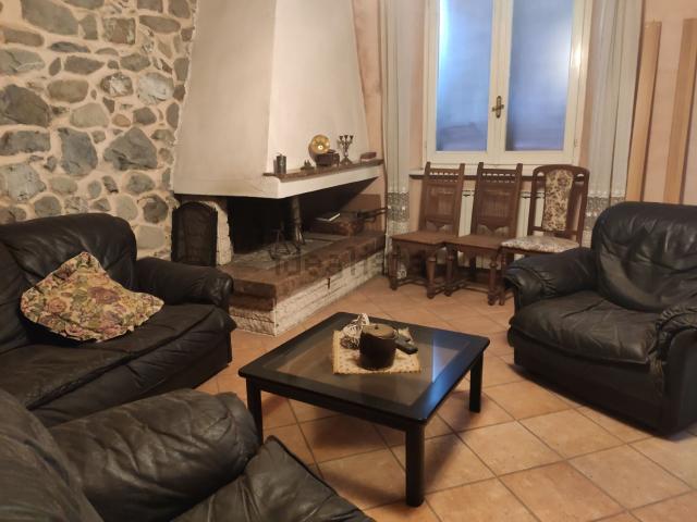 Villetta bifamiliare in vendita di 250 m² in Via Nazionale