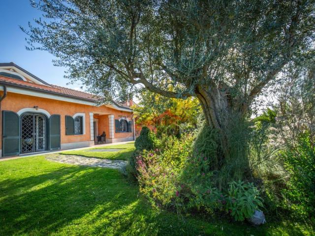 Villetta bifamiliare in vendita di 250 m² in Via Padre Antonio Rocchi