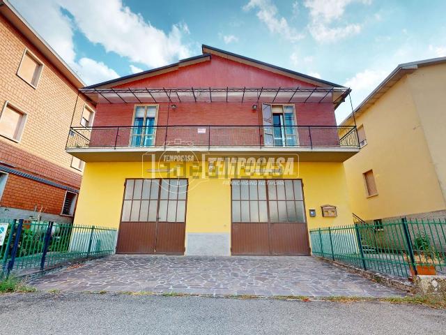Villetta bifamiliare in vendita di 250 m² in Via Papa Giovanni XXIII, 1