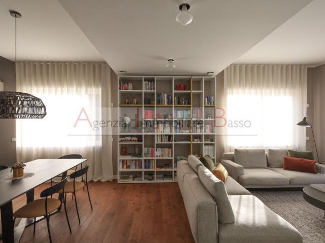 Villetta bifamiliare in vendita di 250 m² in Via Pataro Buzzaccarini